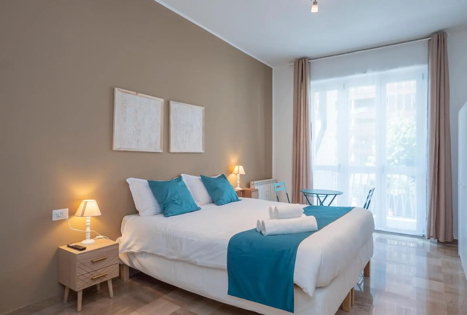 Xenia Apartments - Luminous Suite In Citylife location