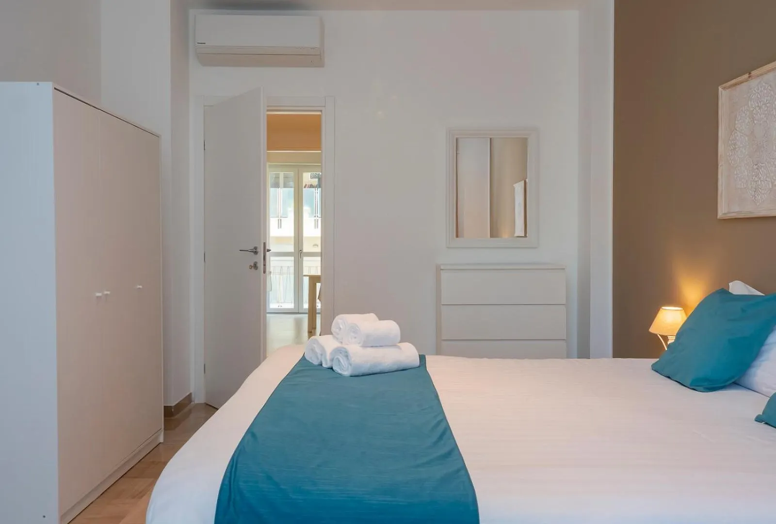 Xenia Apartments - Luminous Suite In Citylife Milaan 0*,  Italië